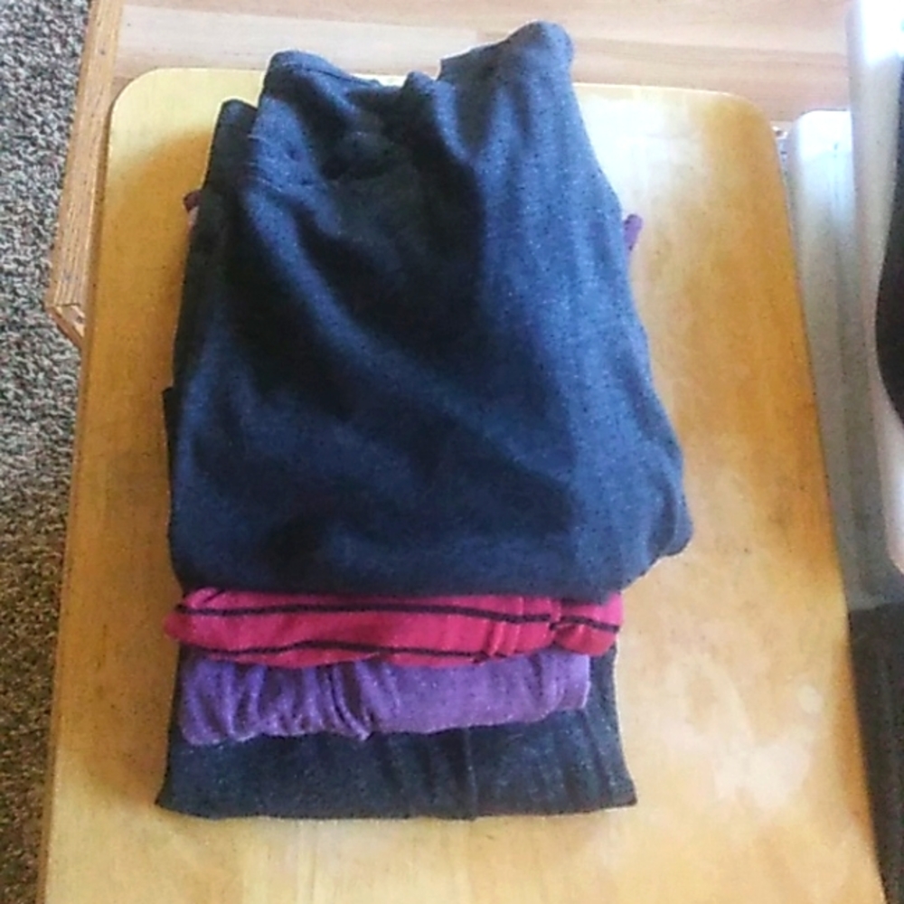 3/$15 Lot of 4 long-sleeved shirts
